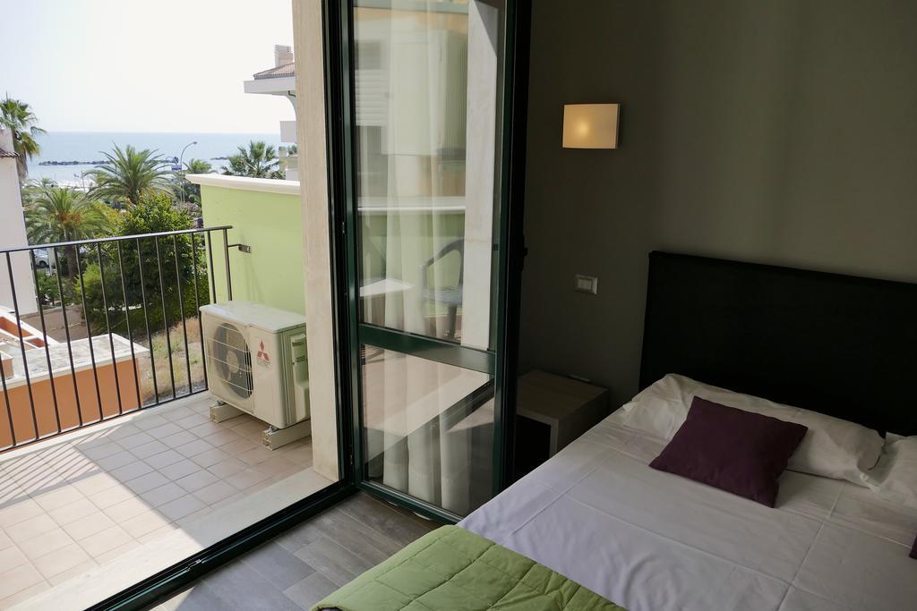 Hotel Desiree San Benedetto del Tronto Exterior foto